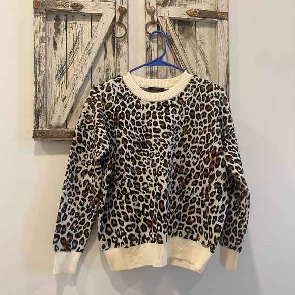 Sweater - Picture 4 of 4